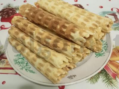 Kreminiai vafliniai vamzdeliai pagrindine nuotrauka
