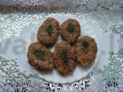 Vištienos skrandžių kotletai su paprika ir kiaušiniu pagrindine nuotrauka