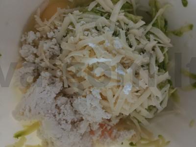 Cukinijų ritinys su raudona žuvimi Žingsnis 1