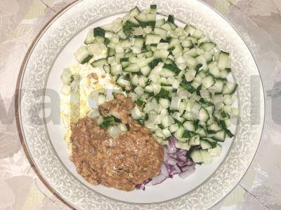 Salotas su pomidorų sūdyta silkė Žingsnis 5