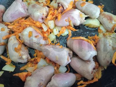 Jazminų ryžių plovas su vištienos širdelėmis Žingsnis 3