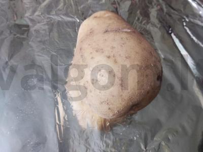 Krosnė bulvė su dešrelėmis ir daržovėmis Žingsnis 1