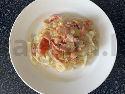 Spagečiai su kiaulienos šonine pagrindine nuotrauka