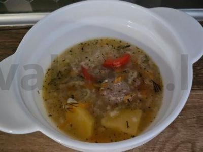 Daržovių sriuba su ryžiais ir meatballs pagrindine nuotrauka