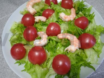 Salotas su krevetėmis, vyšniniais pomidorais ir balzaminiu padažu Žingsnis 3