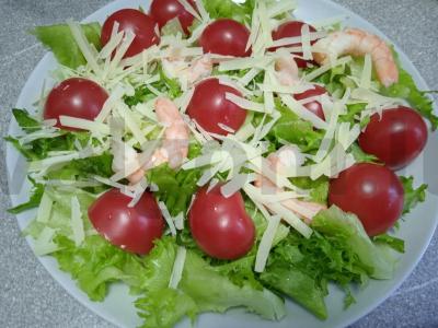 Salotas su krevetėmis, vyšniniais pomidorais ir balzaminiu padažu Žingsnis 4