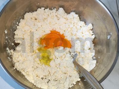 Kvapnūs varškėčiai su kokosų miltais Žingsnis 1