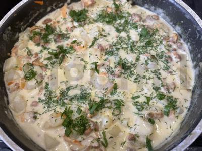 Šampinjonai, troškinti grietinėje su bulvėmis Žingsnis 5