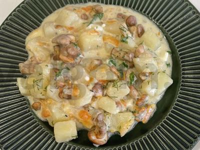 Šampinjonai, troškinti grietinėje su bulvėmis Žingsnis 6