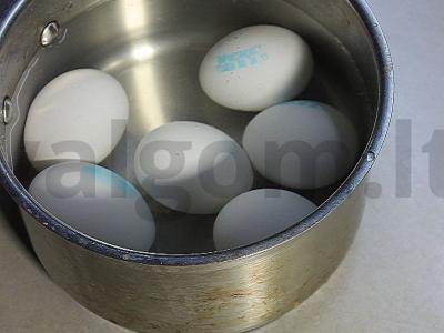 Išskirtiniai kiaušiniai su paštetu ir mikrožolelėmis Žingsnis 1