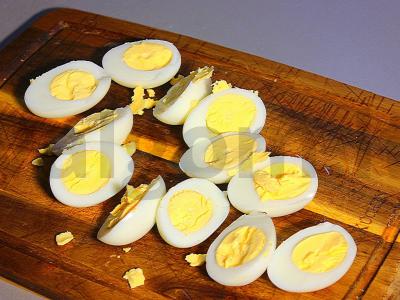 Išskirtiniai kiaušiniai su paštetu ir mikrožolelėmis Žingsnis 2