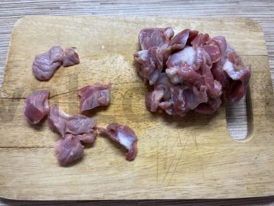 Vištienos skrandžiai, troškinti grietinėje Žingsnis 1