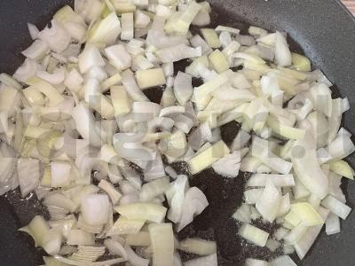 Vištienos skrandžiai, troškinti grietinėje Žingsnis 3