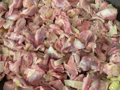 Vištienos skrandžiai, troškinti grietinėje Žingsnis 4