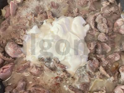 Vištienos skrandžiai, troškinti grietinėje Žingsnis 5