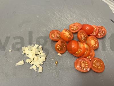 Krustingos brusketos su pomidorais ir fetos sūriu Žingsnis 3