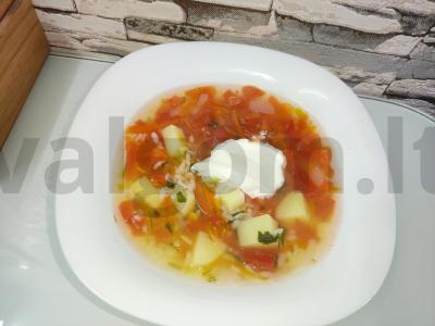 Vasaros pomidorų sriuba pagrindine nuotrauka