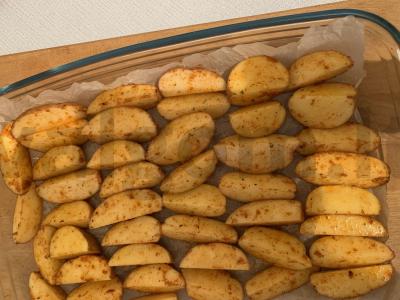 Kaimiški bulvės su rapsų aliejumi pagrindine nuotrauka