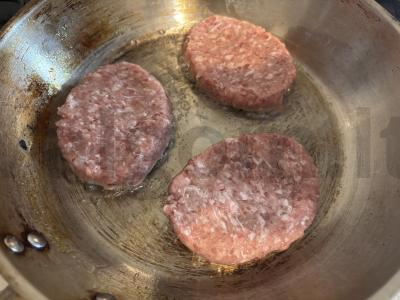 Greiti burgeriai su kotletais Žingsnis 1