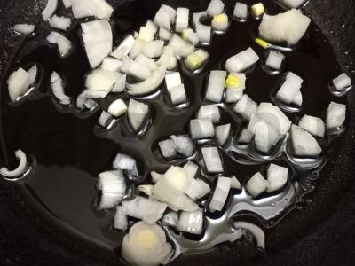 Jautiena, troškinta su daržovėmis karibų stiliumi Žingsnis 1