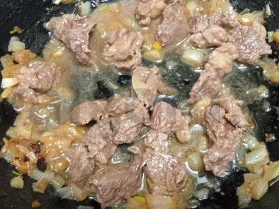 Jautiena, troškinta su daržovėmis karibų stiliumi Žingsnis 4