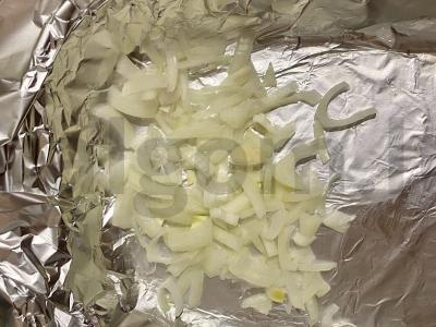 Vištienos blauzdelės marinate ant svogūnų pagalvėlės Žingsnis 3