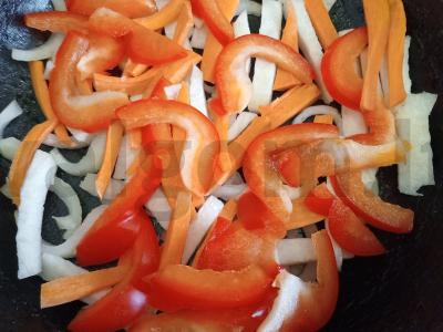 Laghman su vištiena Žingsnis 4