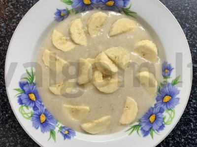 Avižinė košė su varške ir bananais pagrindine nuotrauka