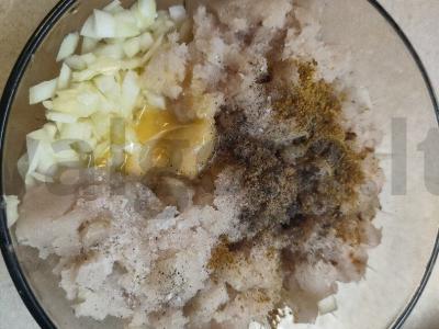 Menkių kotletai džiūvėsėliuose Žingsnis 1