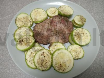 Kiaulienos kaklas, keptas su cukinijomis ir itališkais prieskoniais Žingsnis 5