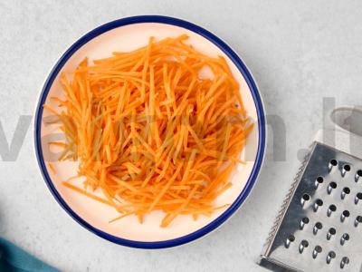 Kopūstų ir morkų salotos Žingsnis 2