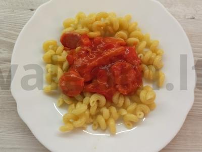 Makaronai su padažu vakarienei pagrindine nuotrauka