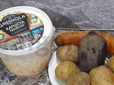 Vinegretas su raudonaisiais pupelėmis ir marinuotais agurkais Žingsnis 1