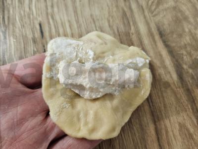 Koldūnai su varške ir braškių-žemės braškių varške Žingsnis 5