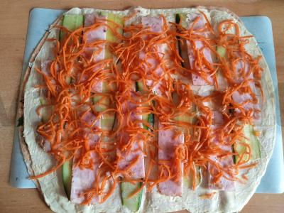 Mėsos ir korėjietiškų morkų ritinys Žingsnis 7