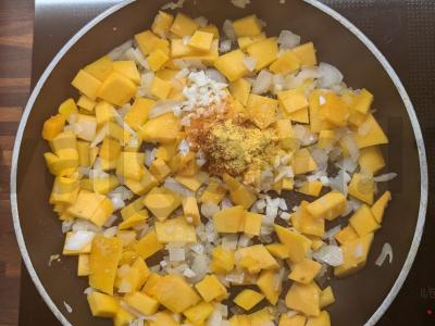 Kalakutienos ir moliūgų apkepas Žingsnis 1