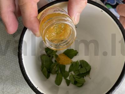 Mėtų arbata su apelsinų kurdu Žingsnis 2