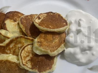 Vaikų varškėčiai su kokosu ir manų kruopomis pagrindine nuotrauka