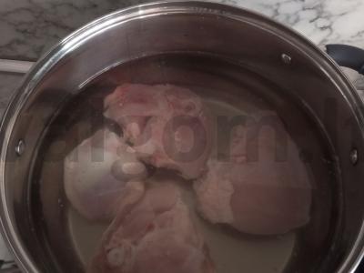 Vištienos sriuba su perliniu miežiu Žingsnis 1