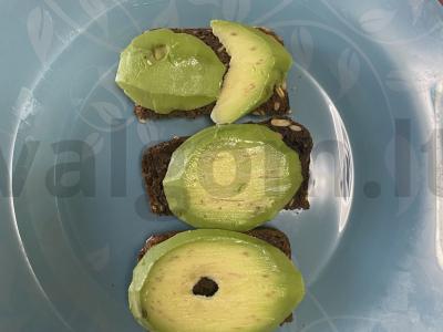 Avokadų brusketė su raudonąja žuvimi ir kreminiu sūriu Žingsnis 2