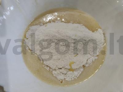 Tarkuotas pyragas su džemu „Karakum“ Žingsnis 4