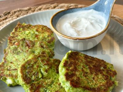 Brokoliniai blynai su sūriu pagrindine nuotrauka