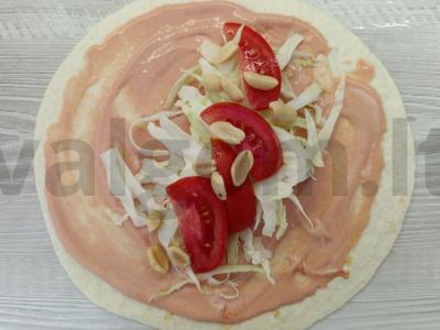 Lavašas su daržovėmis ir žemės riešutais Žingsnis 4