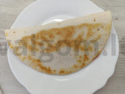 Lavašas su daržovėmis ir žemės riešutais pagrindine nuotrauka