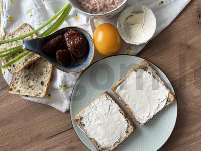 Baltyminiai tostai su tunu ir kiaušiniu Žingsnis 1