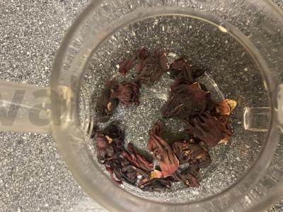 Hibiskas su erškėtuogėmis Žingsnis 1