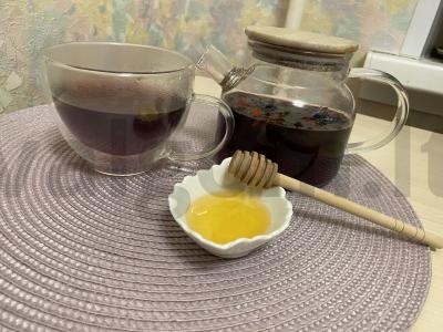 Hibiskas su erškėtuogėmis pagrindine nuotrauka