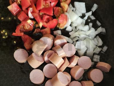 Smulkūs makaronai su dešrelėmis Žingsnis 1