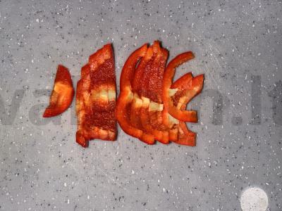 Avokadų, varškės ir paprikų salotos Žingsnis 1