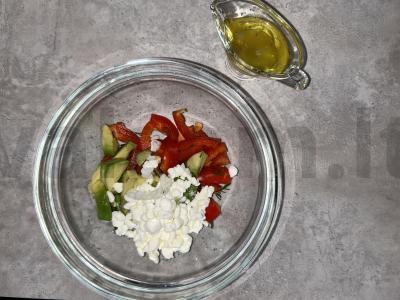 Avokadų, varškės ir paprikų salotos Žingsnis 5